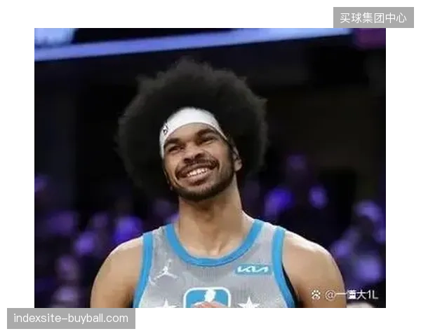 唐斯在总决赛第二场贡献了13个关键篮板,有效限制了马刺队在内线的发挥 唐斯在总决赛第二场贡献了13个关键篮板,有效限制了马刺队在内线的发挥